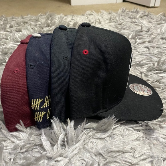 COMBO 4 HATS {combo3} - Picture 2 of 3